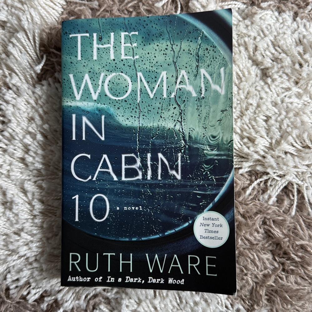 🌊The Woman in Cabin 10 - Paperback